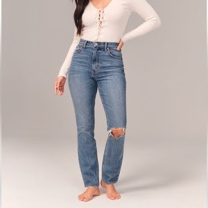 Abercrombie Curve Love Ultra High Rise 90s Slim Straight Jean